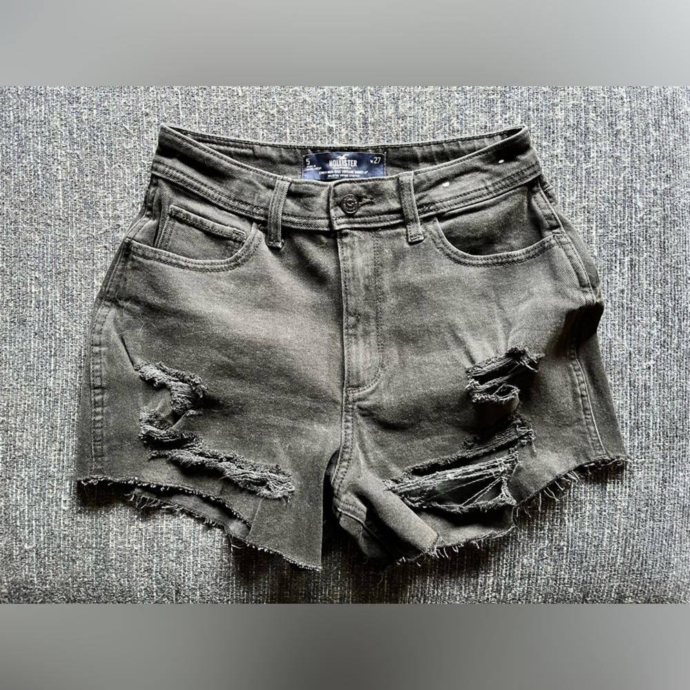 Hollister Curvy High-Rise Vintage Short 4”
